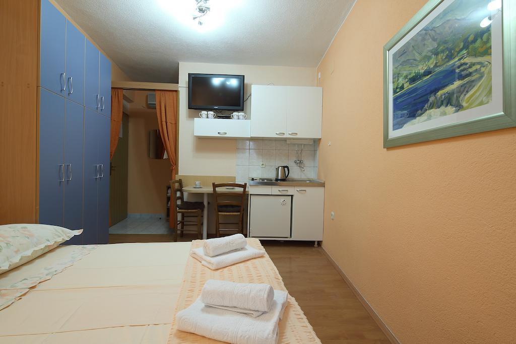 La Familia Apartments Makarska Room photo
