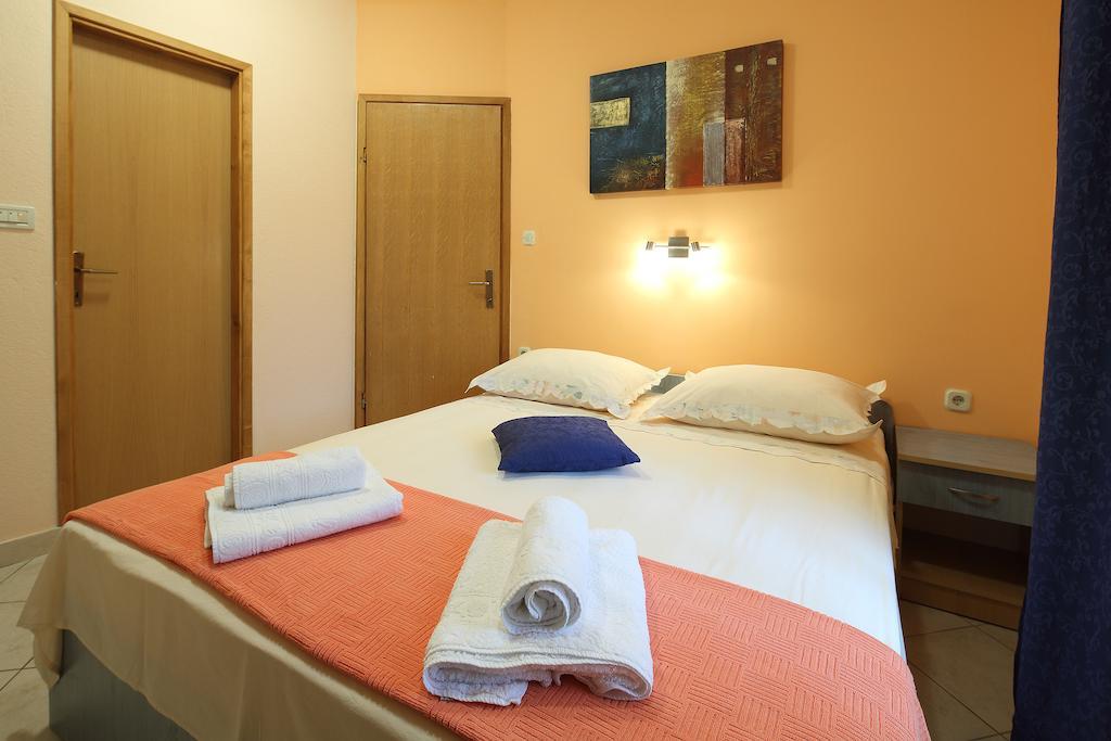 La Familia Apartments Makarska Exterior photo