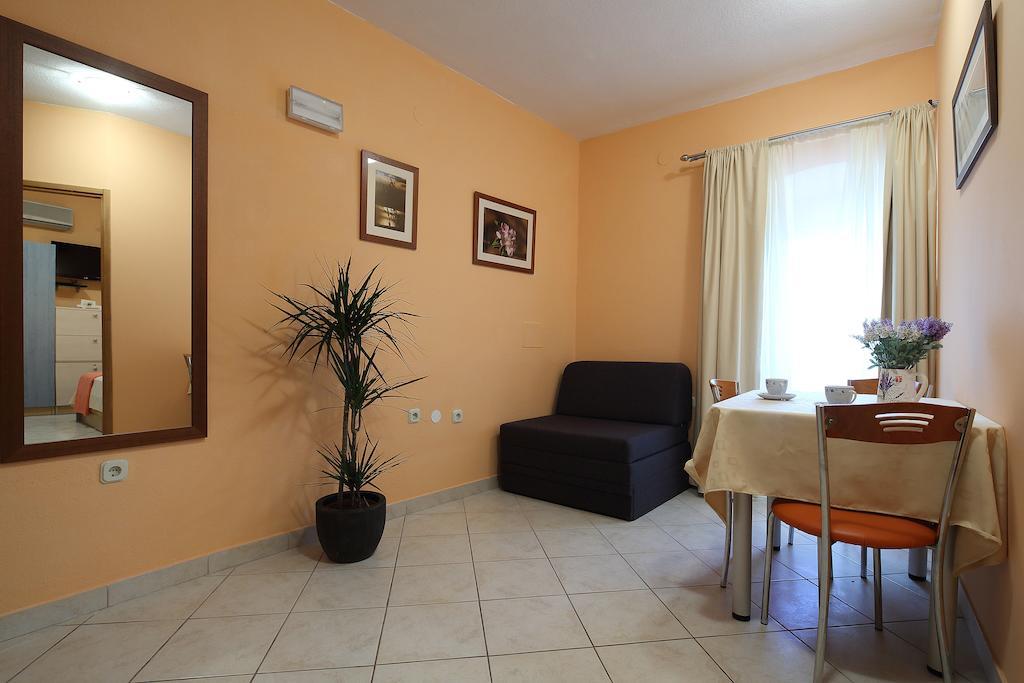 La Familia Apartments Makarska Room photo